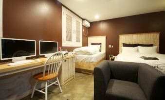 Hotel Merci - Housity