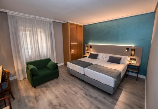 Hotel Castilla Vieja - Housity