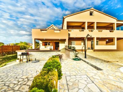 Hotel Exterior Roko Photo