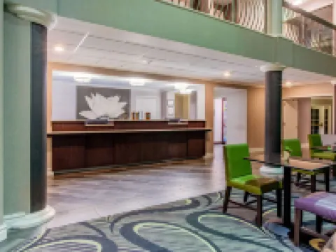 La Quinta Inn & Suites by Wyndham Raleigh Durham Airport ケーリーのホテル