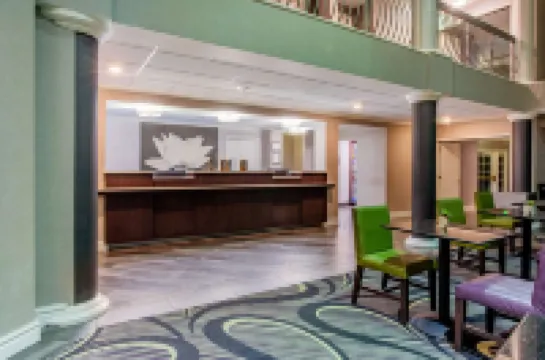 La Quinta Inn & Suites by Wyndham Raleigh Durham Airport Hoteles en Cary