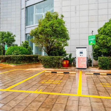 Xuanwei Xuanneng International Hotel (Railway Station)