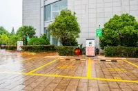 Xuanwei Xuanneng International Hotel (Railway Station) - parking