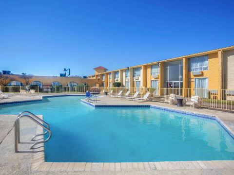 Days Inn by Wyndham Del Rio