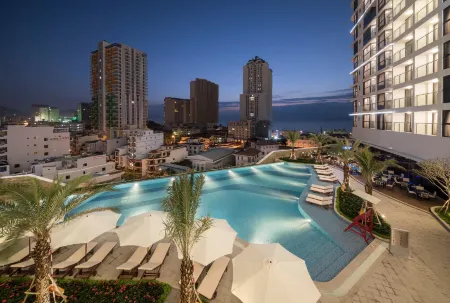 Melia Vinpearl Nha Trang Empire Отели рядом с достопримечательностью «Lucky Foot Spa Nha Trang»