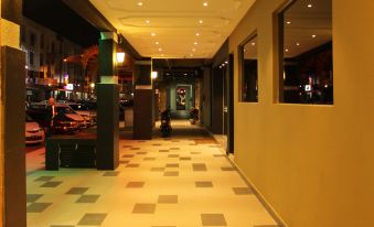 Clover Hotel - Housity