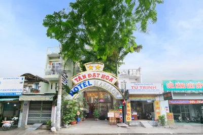 Tan Dat Hoa Hotel & Massage Hotels in Tân Phú