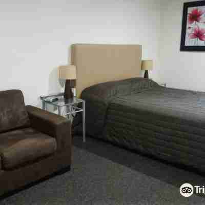 Porky's Motel Rockhampton Rooms