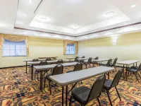 La Quinta Inn & Suites by Wyndham Ennis Hotels in Ennis