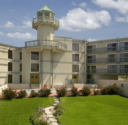 Pacifica Lighthouse Hotel Trademark Collection by Wyndham