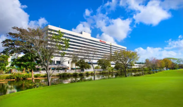 Sheraton Miami Airport Hotel and Executive Meeting Center Hotel berhampiran Calle Ocho Walk of Fame