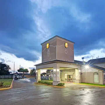 Super 8 Dallas East Near Fair Park Downtown Hotels in der Nähe von Dallas Arboretum & Botanischer Garten