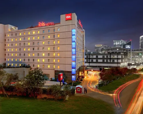 イビス グルガーオン ゴルフ コース ロード ホテル グルガオンのホテル