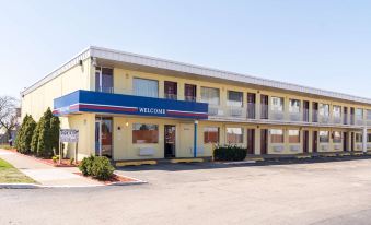 Motel 6 Joliet, IL - I-80