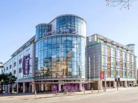 Premier Inn Nottingham City Centre (Chapel Bar) Hotel Отели рядом с достопримечательностью «Университет Ноттингем в Джубили Кампус»