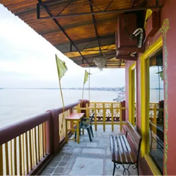 Ganpati Guest House Hotels near Manikarnika Ghat