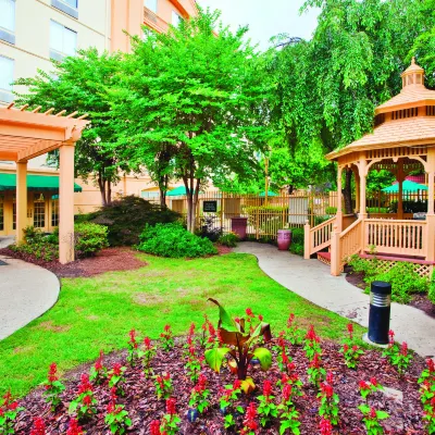La Quinta Inn & Suites by Wyndham Charlotte Airport South Отели рядом с достопримечательностью «Библиотека Билли Грэма»