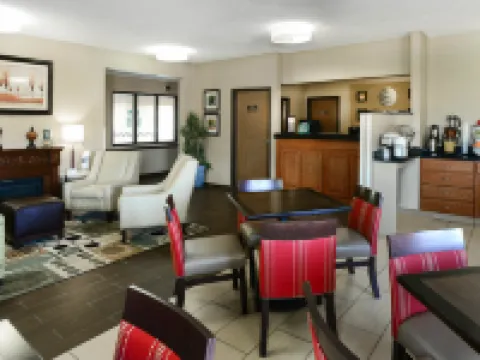 AmericInn by Wyndham Quincy クインシーのホテル