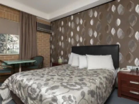 Grand Manor Motor Inn Hotels in Queanbeyan
