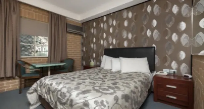 Grand Manor Motor Inn