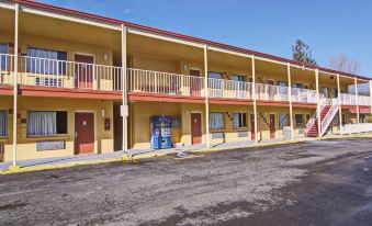 Econo Lodge Near Bluefield College