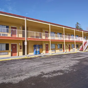 Econo Lodge Near Bluefield College