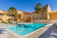 Quality Inn & Suites Vacaville - Pools