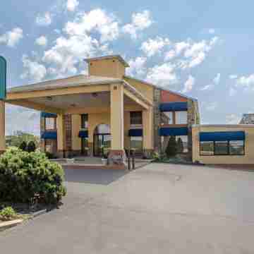 Quality Inn Hotel Exterior