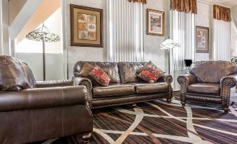 Quality Inn & Suites Near I-480 and I-29