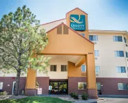 Quality Inn & Suites Denver International Airport Hotel berhampiran Lapangan Terbang Antarabangsa Denver