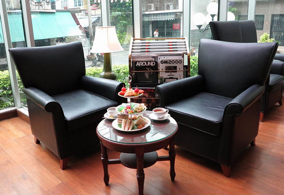 2. 더 그랜드 사톤..