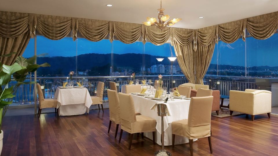 Royale Chulan the Curve