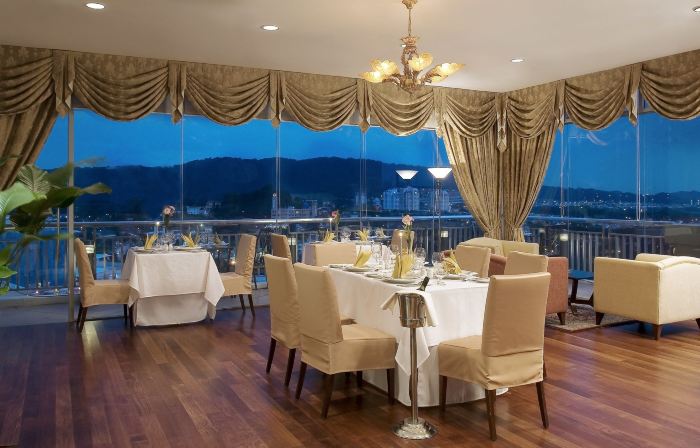 Royale Chulan the Curve
