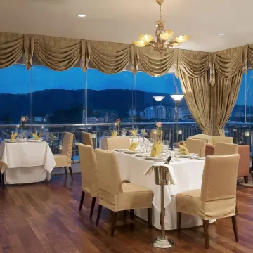 皇家朱蘭曲線酒店 鄰近Menara KEN TTDI的酒店