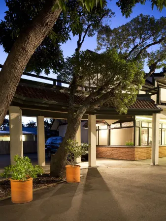 Champers Motor Inn Отели в г. Ловер Хатт