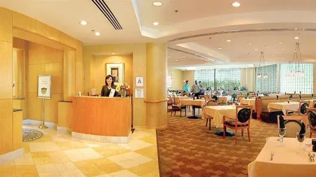 Hilton Santa Monica Отели рядом с достопримечательностью «Университет Лойола Мэримаунт»