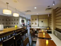 Hampton Inn Manhattan Chelsea Hotels near Bleecker Playground