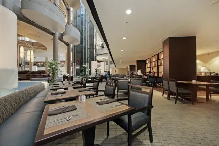 The Westin Bonaventure Hotel & Suites, Los Angeles Отели рядом с достопримечательностью «Holyland Exhibition»