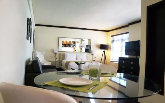 Lincoln Arms Suites Отели рядом с достопримечательностью «Интракостал Уотеруэй»