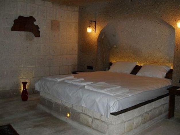 El Puente Cave Hotel