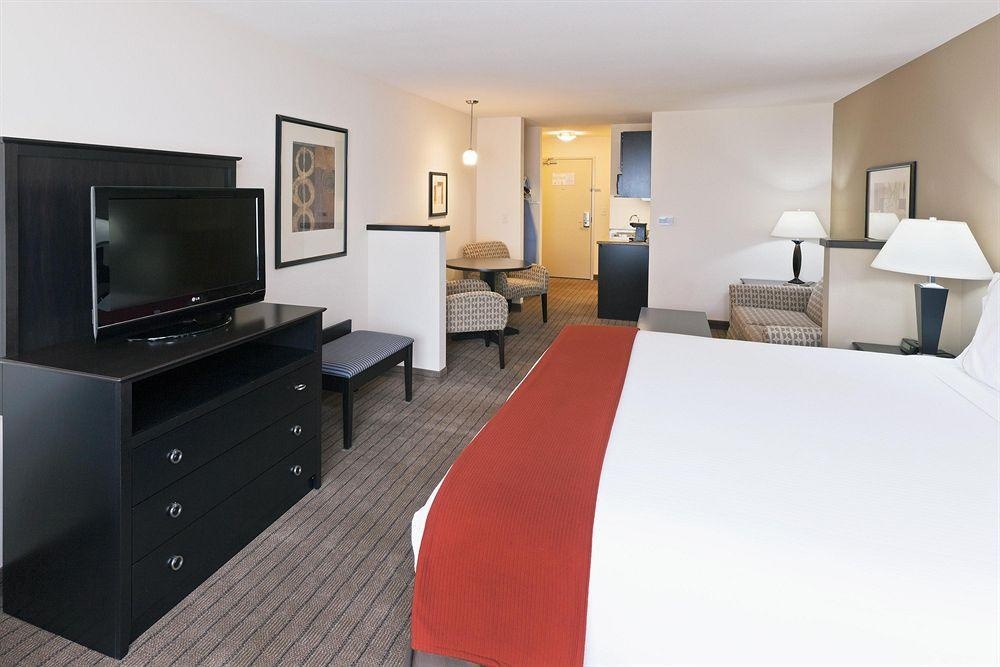 Holiday Inn Express & Suites El Paso Airport, an Ihg Hotel