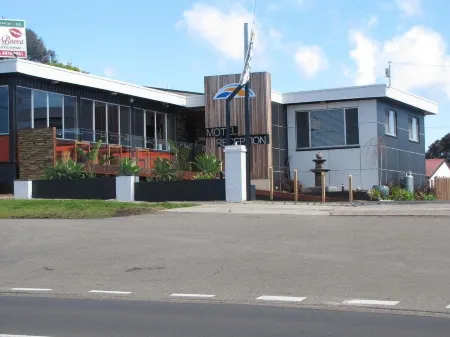 Top of the Town Motor Inn Отели в г. Тилба Тилба