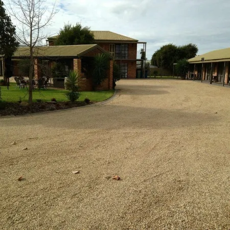 Statesman Motor Inn