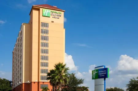 Holiday Inn Express & Suites Nearest Universal Orlando Отели рядом с достопримечательностью «Острова Приключений»