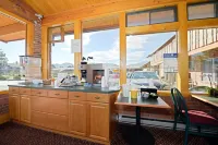Blue Door Inn - breakfast