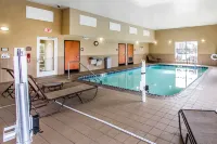 Comfort Suites Urbana Champaign, University Area - Swimmingpools