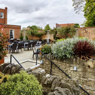 Sir Christopher Wren Hotel Отели рядом с достопримечательностью «Dramatica»