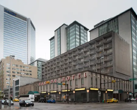 ラマダ プラザ バイ ウィンダム カルガリー ダウンタウン カルガリーのホテル
