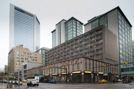 Ramada Plaza by Wyndham Calgary Downtown Отели рядом с достопримечательностью «Университет Калгари»