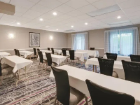 La Quinta Inn & Suites by Wyndham Clifton/Rutherford Hotels in Passaic County